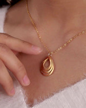 Load image into Gallery viewer, 【Hot Sale】Engraved Drop Shaped Family Necklace