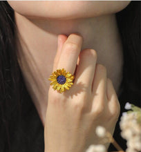 Load image into Gallery viewer, Sunflower Ring With Gift Box