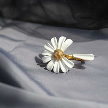 Load image into Gallery viewer, White Enamel Daisy Flower Vintage Elegant ring set