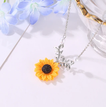 Load image into Gallery viewer, Pearl Sunflower Necklace