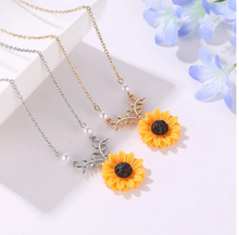 Load image into Gallery viewer, Pearl Sunflower Necklace