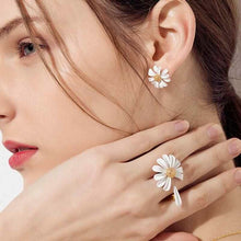 Load image into Gallery viewer, White Enamel Daisy Flower Vintage Elegant ring set