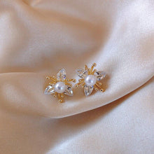 Load image into Gallery viewer, Crystal & Pearl Flower Earrings