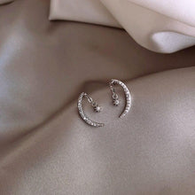 Load image into Gallery viewer, Delicate Crescent Moon Earrings