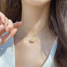 Load image into Gallery viewer, Daisy Pendant Necklace