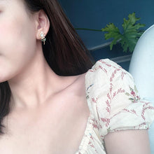 Load image into Gallery viewer, Pink Crystal Flower Earrings