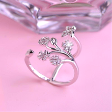 Load image into Gallery viewer, Crystal Butterfly & Leaf Ring
