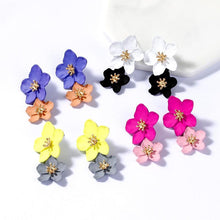 Load image into Gallery viewer, Orelia Flower Earrings