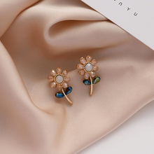 Load image into Gallery viewer, Pink Crystal Flower Earrings