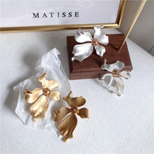 Load image into Gallery viewer, Geometric Flower Petal Earrings