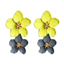 Load image into Gallery viewer, Orelia Flower Earrings