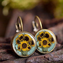 Load image into Gallery viewer, Vintage Flower Earrings