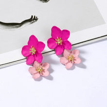 Load image into Gallery viewer, Orelia Flower Earrings