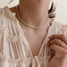 Load image into Gallery viewer, Gold Flower Choker Necklace