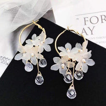 Load image into Gallery viewer, White Crystal Flower Earrings