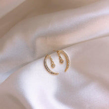 Load image into Gallery viewer, Delicate Crescent Moon Earrings