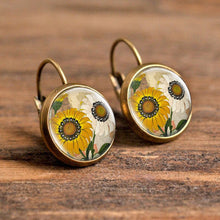 Load image into Gallery viewer, Vintage Flower Earrings