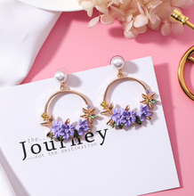 Load image into Gallery viewer, Flower & Pearl Hoop Earrings