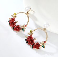 Load image into Gallery viewer, Flower & Pearl Hoop Earrings