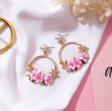Load image into Gallery viewer, Flower & Pearl Hoop Earrings