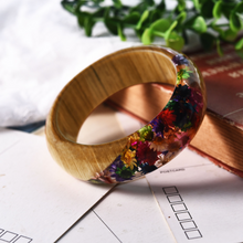 Load image into Gallery viewer, Handmade Dried Flower Bracelet