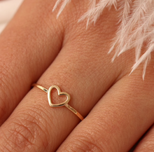 Load image into Gallery viewer, Simple Heart Design Ring