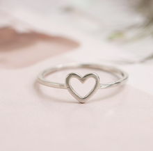 Load image into Gallery viewer, Simple Heart Design Ring