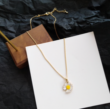 Load image into Gallery viewer, Daisy Pendant Necklace