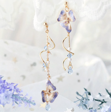 Load image into Gallery viewer, Purple Pansy Earrings