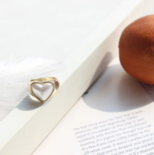 Load image into Gallery viewer, White Pearl Statement Ring