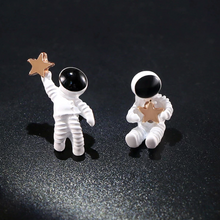 Load image into Gallery viewer, Astronaut Earrings