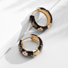 Load image into Gallery viewer, Gold Hoop Flower Earrings