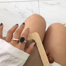Load image into Gallery viewer, Black Oval Ring