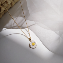 Load image into Gallery viewer, Daisy Pendant Necklace