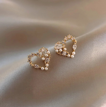 Load image into Gallery viewer, Crystal Heart Earrings