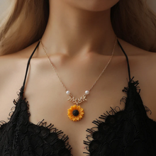 Load image into Gallery viewer, Pearl Sunflower Necklace