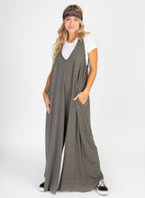 Load image into Gallery viewer, Jumpsuit stricken