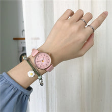 Load image into Gallery viewer, Daisy Flower Vintage Elegant Watch