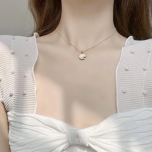 Daisy Necklace