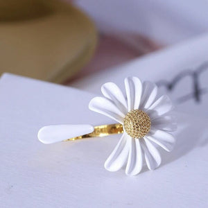 White Enamel Daisy Flower Vintage Elegant ring set