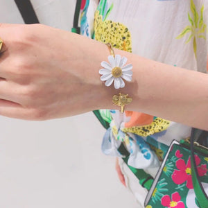 White Enamel Daisy Flower Vintage Elegant ring set