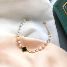 Load image into Gallery viewer, Clover &amp; Pearl Bracelet
