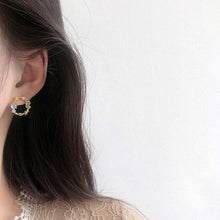 Load image into Gallery viewer, Round Crystal Flower Earrings
