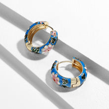 Load image into Gallery viewer, Gold Hoop Flower Earrings
