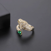 Load image into Gallery viewer, Fashion personality leopard head design gold zircon wedding ring
