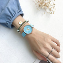 Load image into Gallery viewer, Daisy Flower Vintage Elegant Watch
