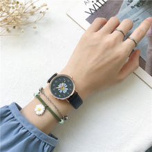 Load image into Gallery viewer, Daisy Flower Vintage Elegant Watch
